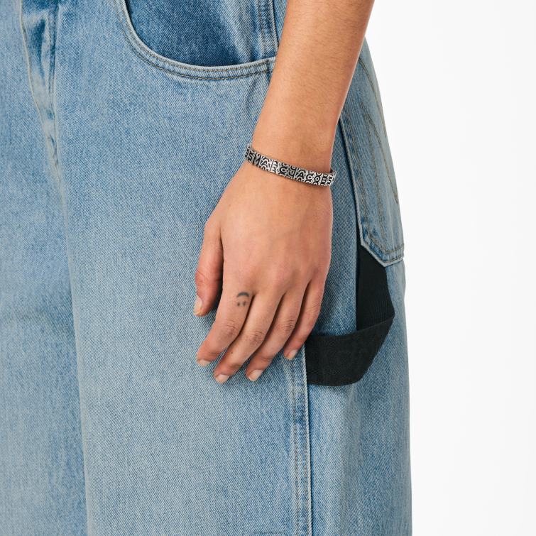 das Armband mit Monogrammgravur D868H424 Marc Jacobs