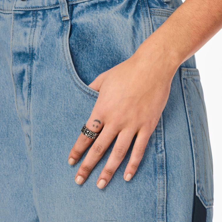 der Ring mit eingraviertem Monogramm D868H459 Marc Jacobs